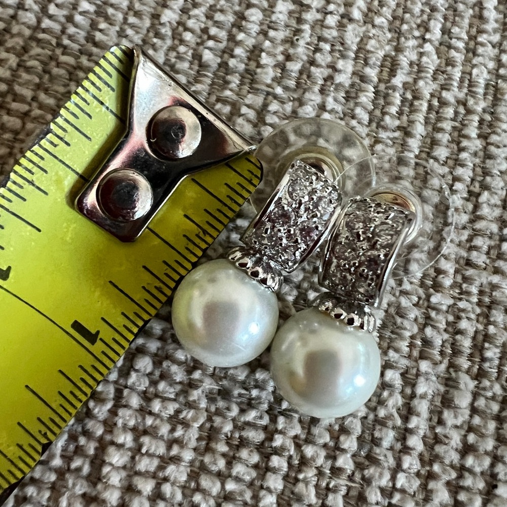 Handcrafted silver and pearl earrings - Picture 5 of 5
